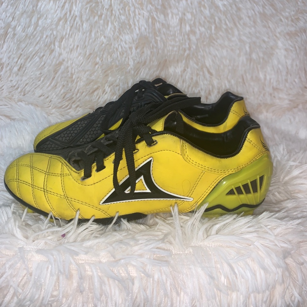 Prima Soccer Cleats Men’s Size 7 Bright Yellow & Black Lace up